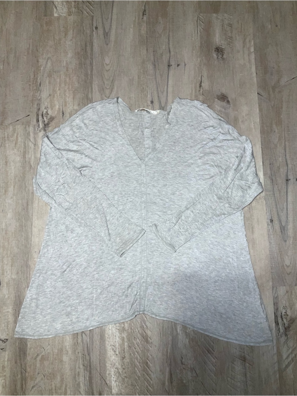 (Bin 20) Max Studio, Light Gray V-Neck Long Sleeve Women's Top, Size XL